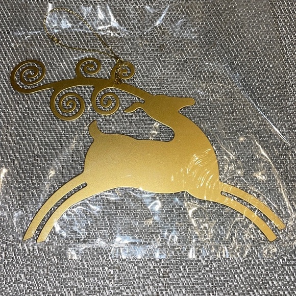 dillards Other - DILLARD’S smooth Metal reindeer Christmas ornament